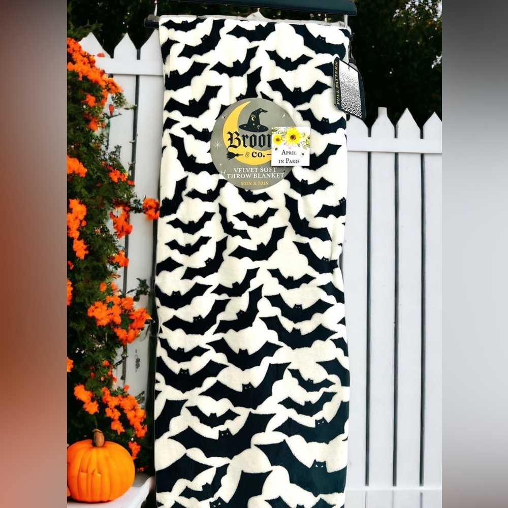 Vampire Bat Decorative Halloween Throw Blanket